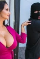 MILF, Külot Hırsınızı Sonunda Yakalıyor
